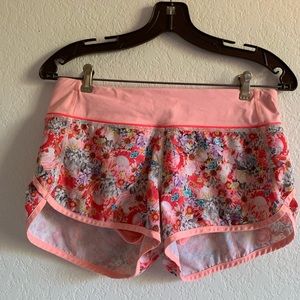 ✨LULU Pink Floral Shorts✨